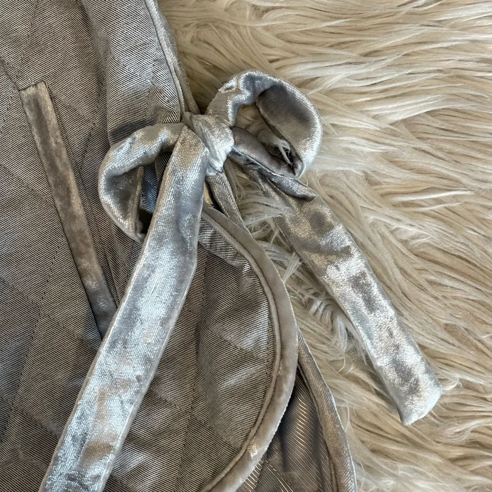 Banana Republic | Quilted Vest | Velvet Bow Detail & Trim - Picture 4 of 14